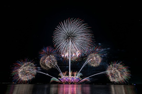 音楽とシンクロするミュージックスターマインは子供たちもノリノリに♪