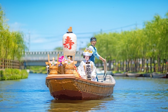 毎年5月下旬から6月下旬に開催される「水郷潮来あやめまつり」の名物イベント「嫁入り舟」