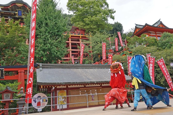 次々と披露される伝承芸能に子供たちの好奇心が刺激されます