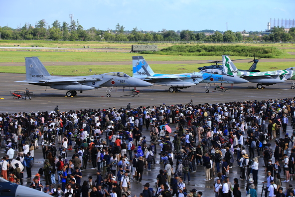 航空機がずらりとならぶ地上展示も必見