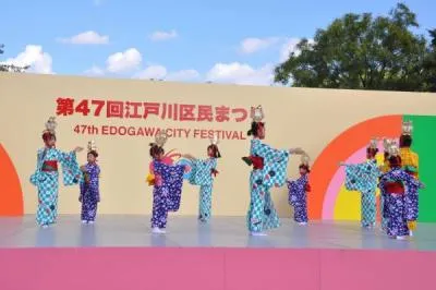 会場内、7つのステージでは和太鼓やダンス、日本舞踊などが披露されます