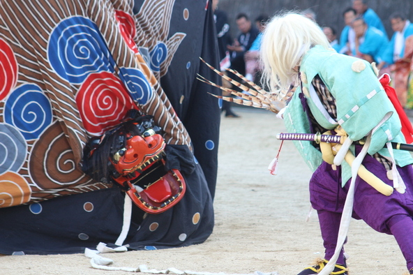 各地区の獅子舞演舞が披露され、太鼓や笛のお囃子に合わせて勇ましく舞う姿も見られます