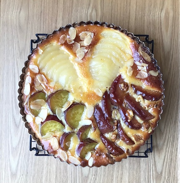 地元飯山の小さなパン教室講師の方が作るパンと焼き菓子の提供があります