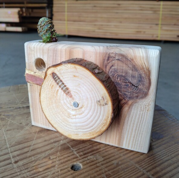 クラフト体験の1つ。「木の素材で作るオリジナルクラフトカメラ」