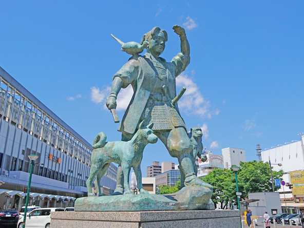 岡山駅のシンボルとして知られる「桃太郎像」のレプリカも登場（写真提供：岡山県観光連盟）