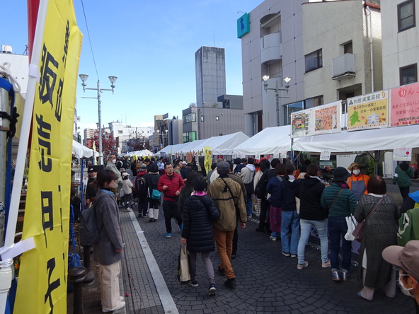 開催期間中は、商売繁盛を願う人々でにぎわいます