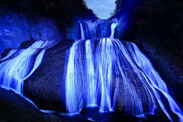 ライトアップ過去開催時の様子（画像提供：kazukiatuko / PIXTA）