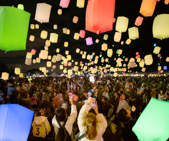 「大磯スカイランタンフェスティバル」2024の様子