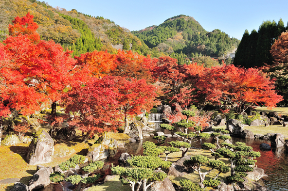 耶馬渓ダムの完成を記念して造られた「溪石園」