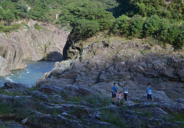 岩場まで下りることができます。