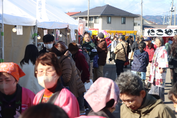 例年はなんと3万人以上もの人々でにぎわいます