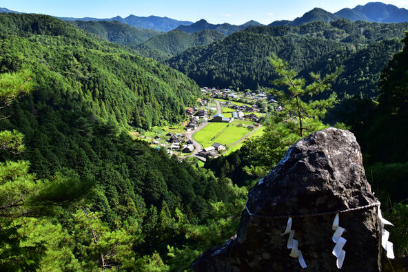 参道からの景色も美しいです。