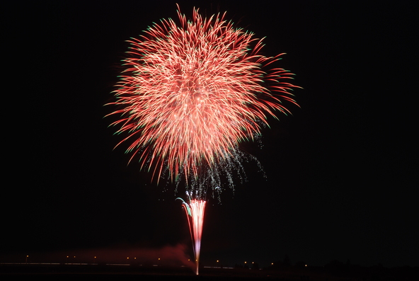 澄んだ初冬の夜空を彩る、志木市の花火大会