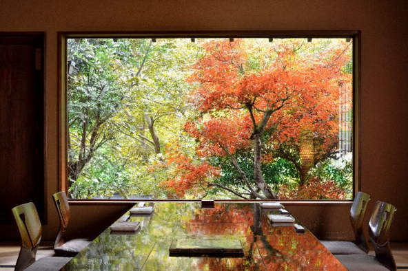 お部屋から美しいお庭が見える「黒茶屋」