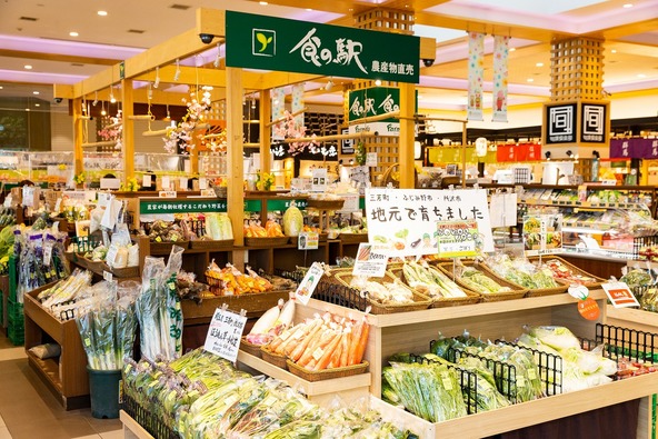 「パサール三芳」内の野菜売り場