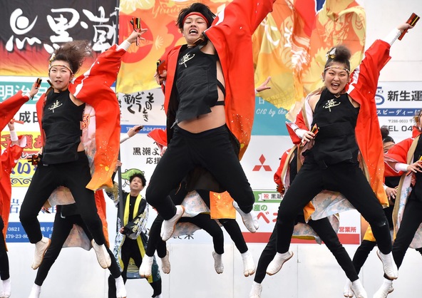 活気あふれる演舞がまちなかを彩ります