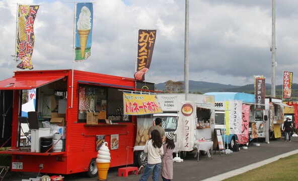 当日は、バラエティ豊かなグルメを楽しめます