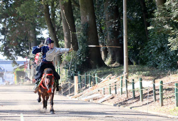 迫力ある鏑流馬に子供も釘付けに！
