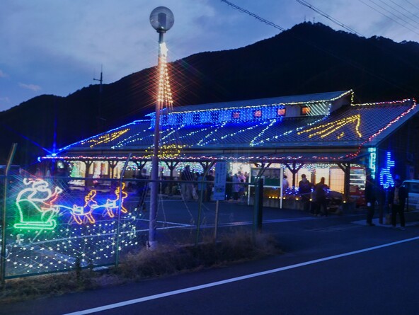 幸世交流施設を彩る手づくりイルミネーション