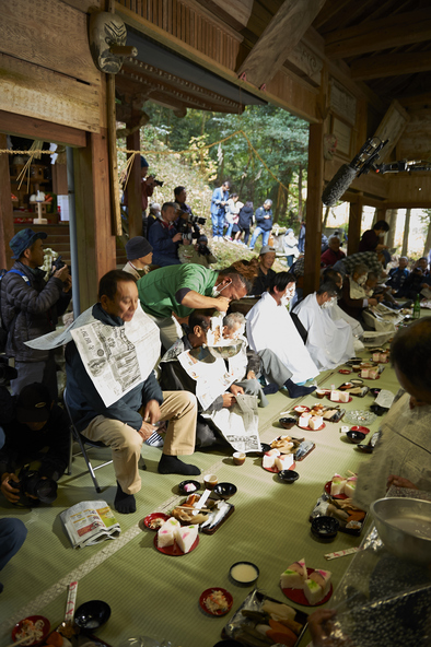 一般の参拝者も「おしろい祭り」を体験できます