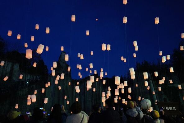 ランタンを打ち上げるセレモニーも！