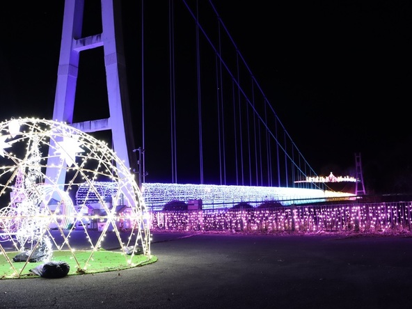 冬を彩る標高700mの光の吊り橋！