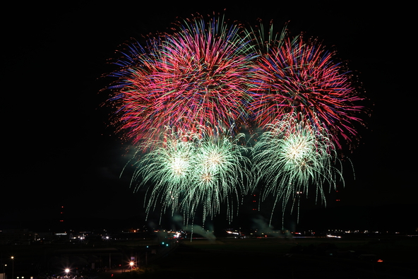 美しく花開く花火にうっとり♪