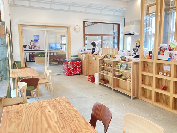 おしゃれな駅舎カフェ