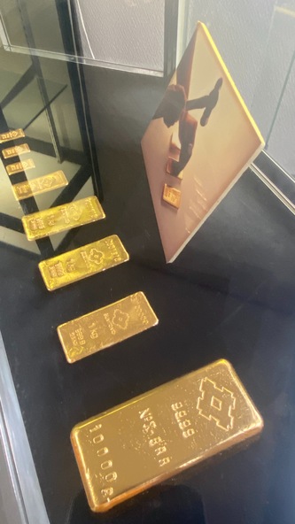 金のインゴット。価格が年々高騰しております。