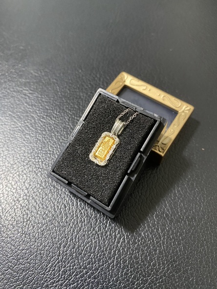 1ｇの金塊。ベビーゴールドを使用したネックレスです。来年からふるさと納税でも取り扱う予定です。