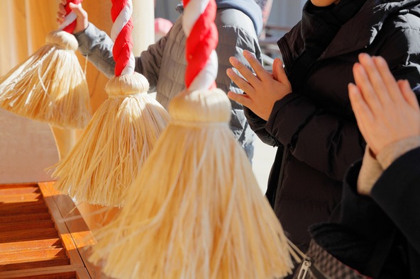 旧年の感謝を捧げるとともに、新年が良い年になるように祈願しましょう