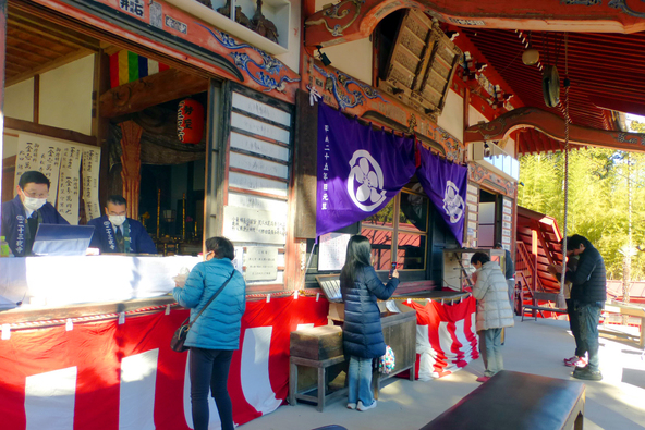 「元朝大護摩」斎行時の本堂前の様子