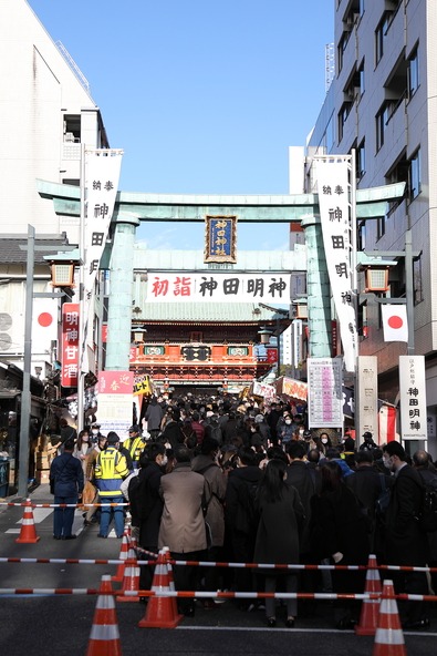 境内に入るために行列ができるほど！（過去の初詣の様子）