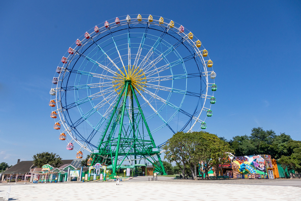 「国営ひたち海浜公園」の大観覧車（画像提供：K,Kara / PIXTA）