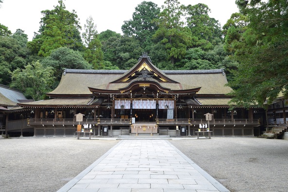 大神神社の拝殿（画像提供：大神神社）