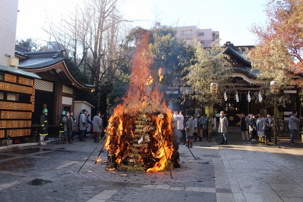 鳥越神社の「とんど焼き」