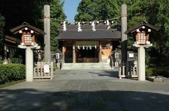 神明社は970年（平安時代中期）創建と伝えられ、横浜市内でも特に由緒の深い古社です