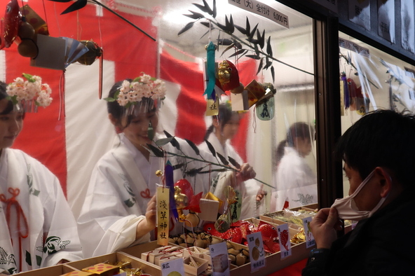 新しい一年の商売繁昌を祈って訪れましょう