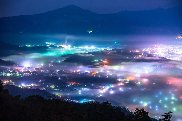 雲海は湿度が高く十分な放射冷却がある秋～冬、春の早朝などに見られます（画像提供：まちゃー / PIXTA）
