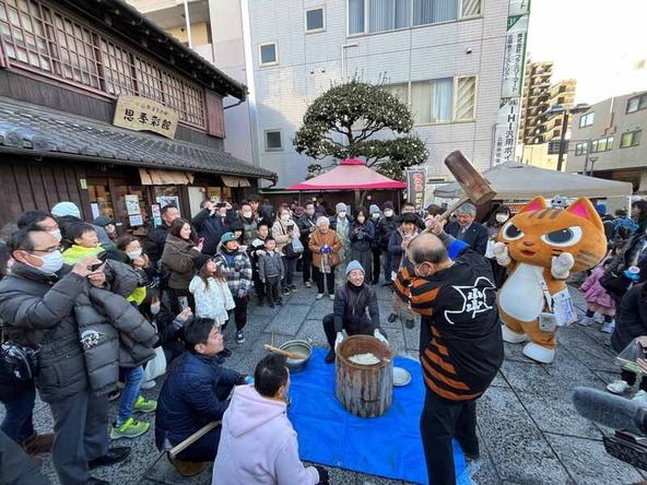 毎年行われる「餅つき大会」は、目玉イベントのひとつ