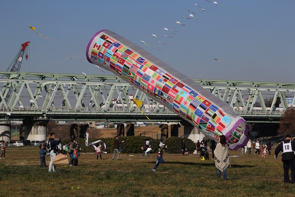 お正月の風物詩であるたこあげに子供も夢中！