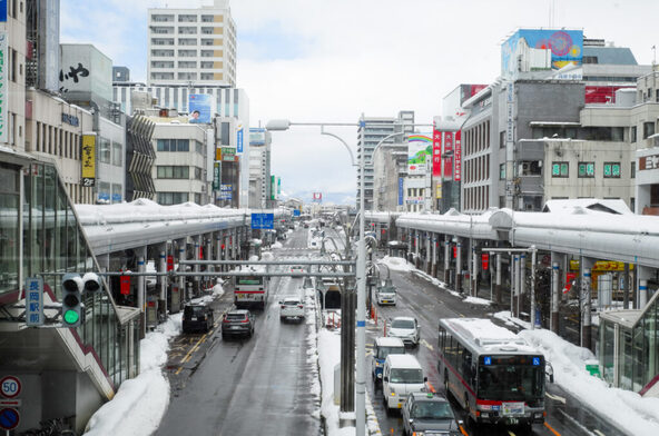 長岡駅周辺の様子。雪があるこの時期ならではの体験ができます。
