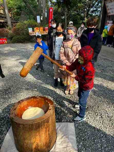 もちつき大会は子供の参加も大歓迎！