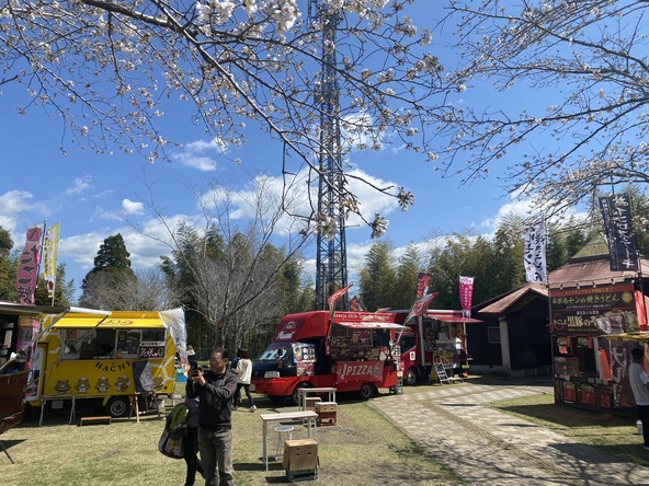 多くのキッチンカーが期間中は大集合