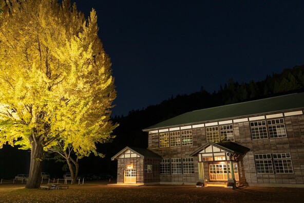 秋の喰丸小　ライトアップ