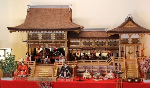 檜皮葺御殿飾り雛（京都大木平蔵調製／大正11年）