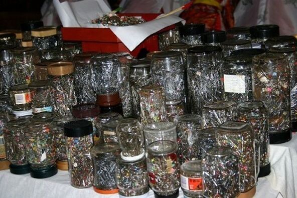 長年働いてくれた針に感謝し供養します（画像提供：和歌山市観光協会）