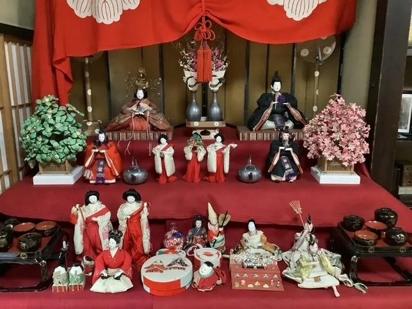お雛さまとともに、お雛遊びも堪能できます