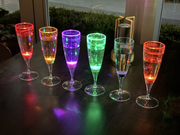 光るスパークリング梅酒