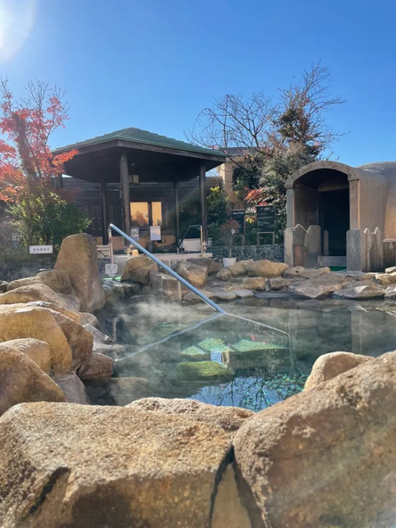 多彩な温泉を楽しめる「天然温泉 湯花楽 厚木店」